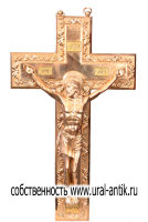 Крест четырехконечный, православный «РАСПЯТИЕ», с растительным украшенным орнаментом и объемной скульптурой ИИСУСА ХРИСТА . Большой формы со специальными  креплением для настенного подвешивания.