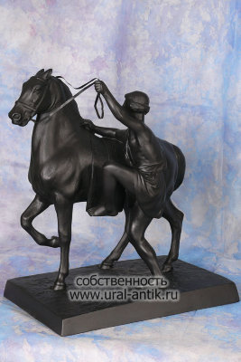 Скульптурная композиция "Ездок, садящийся на коня" Скульптора барона Клодта. Большая работа.