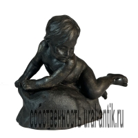 Антикварная скульптура "МАЛЫШ НА КАМНЕ", 1960 года выпуска. Кусинское литье. Материал чугун.
