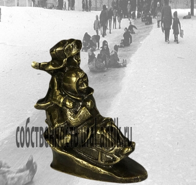 Скульптура-миниатюра «ДЕТИ НА САНКАХ», 2022 года выпуска. Каслинское литье.